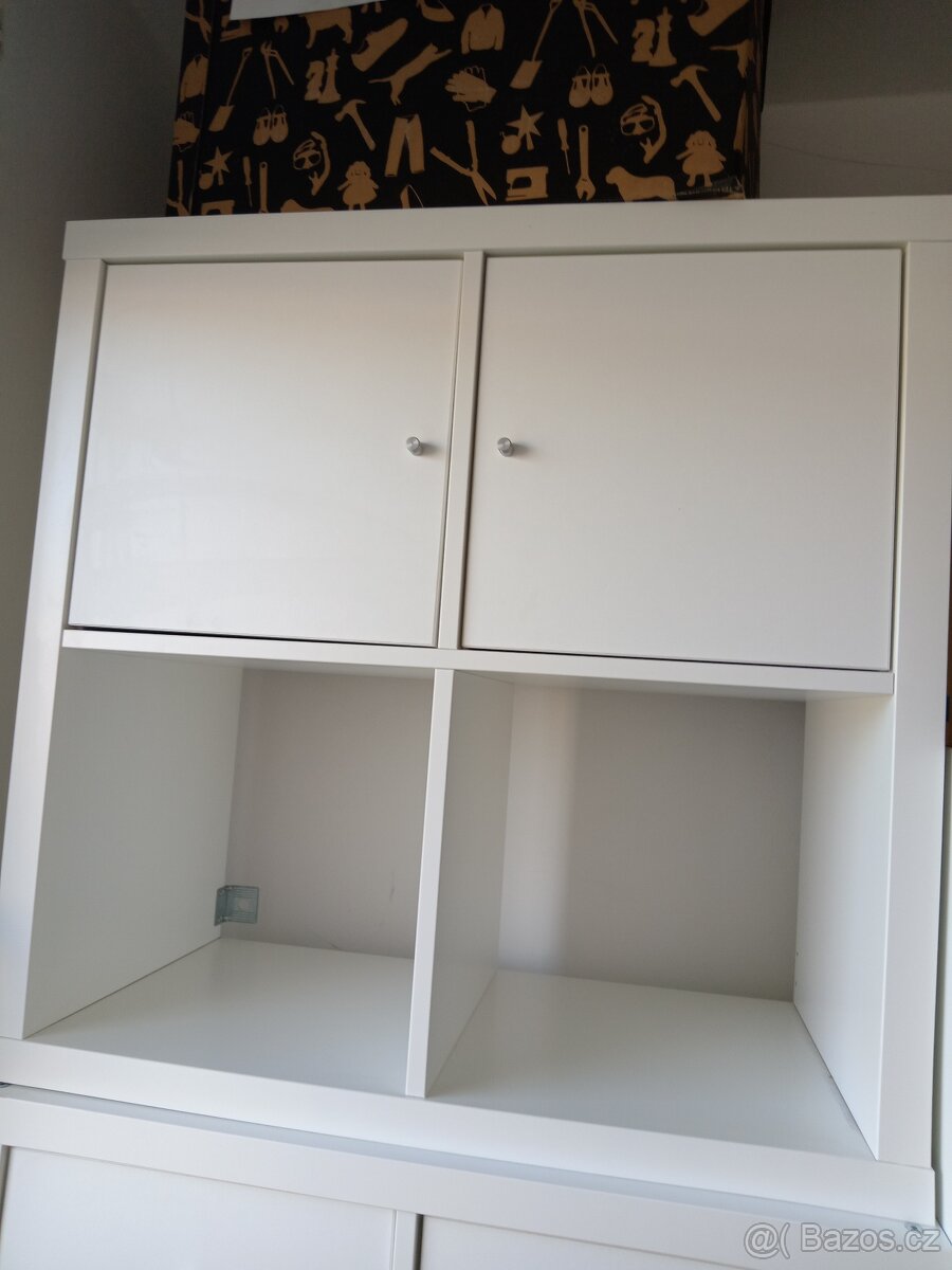 Knihovna regál IKEA Kallax s dvířky