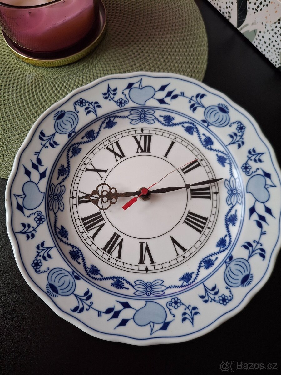Porcelánové nástěnné hodiny