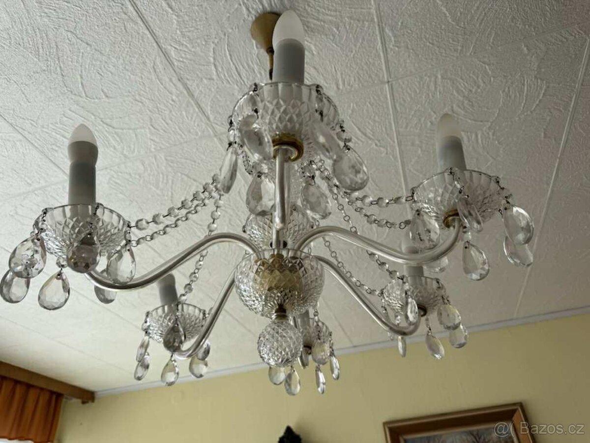 Křišťálový lustr