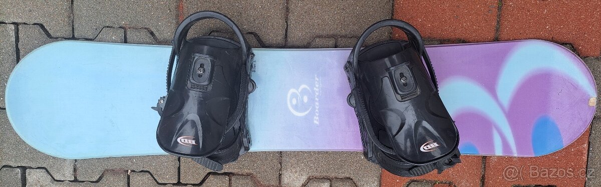 Snowboard s vázáním