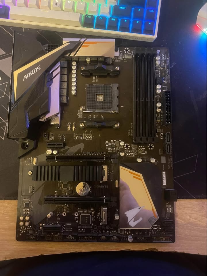 Gigabyte AORUS ELITE V2 B4450