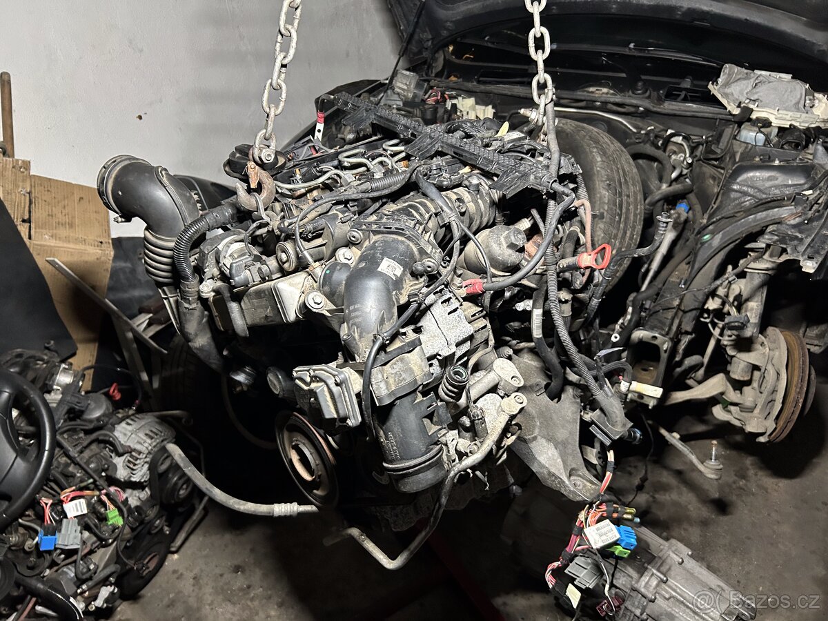 BMW E91 320D díly z motoru N47D20C -