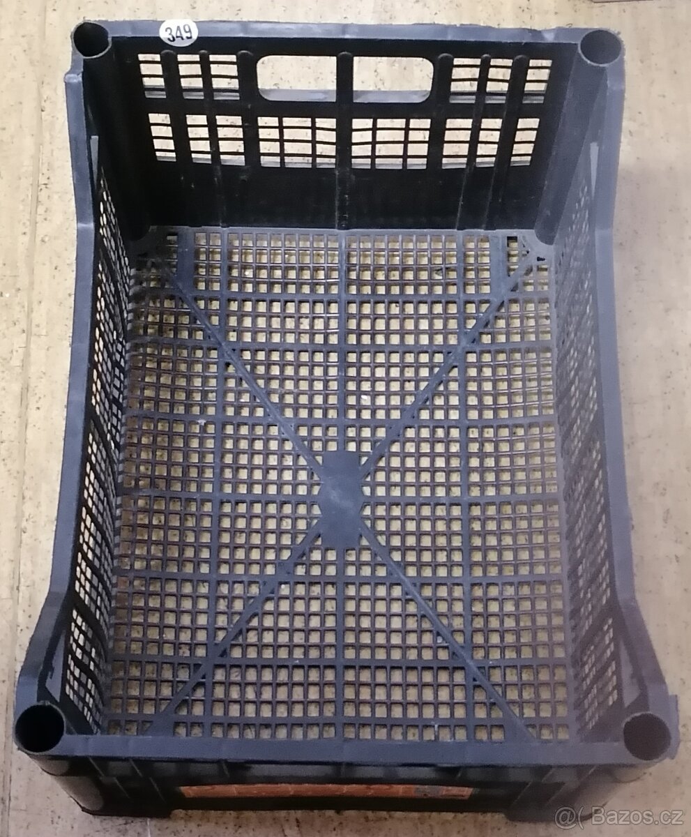 Plastová přepravka  40 x 30 x 20 cm