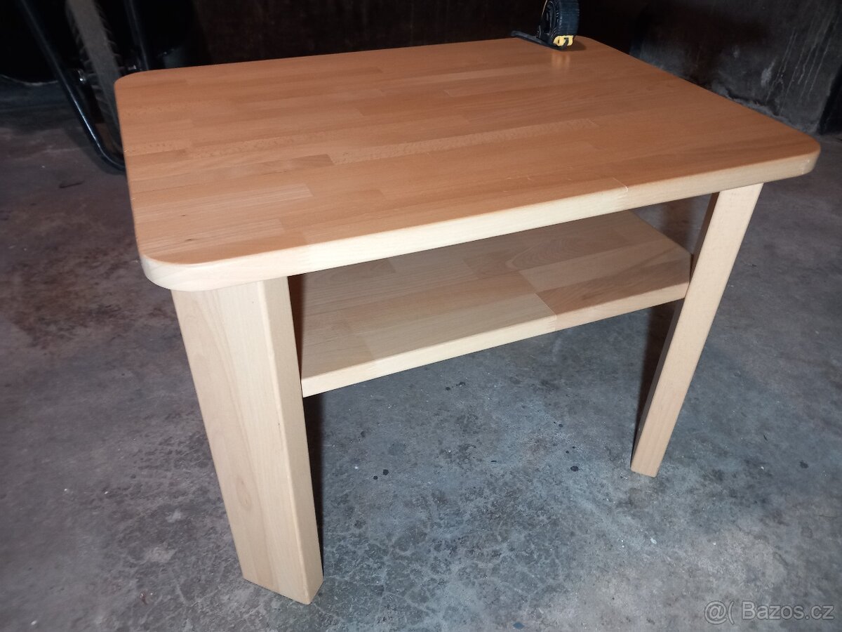 konferenční stolek z masivu buk