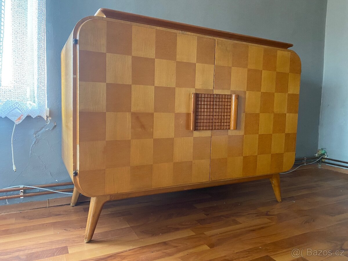 Bufet Jindřich Halabala 40.léta UP závody