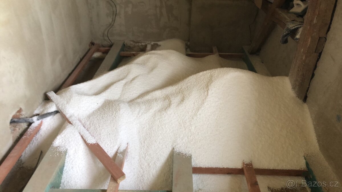 Drcený,sypaný polystyren