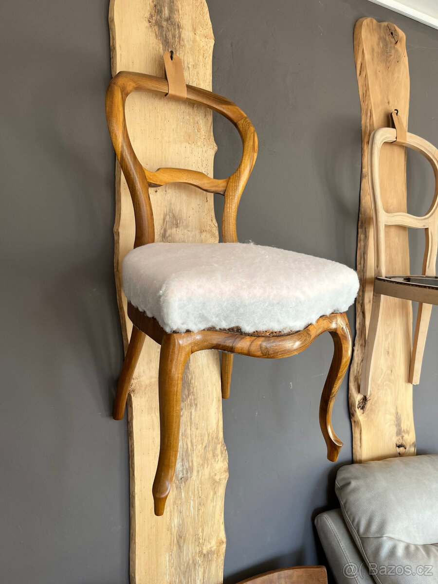 Starožitná židle po kompletní renovaci