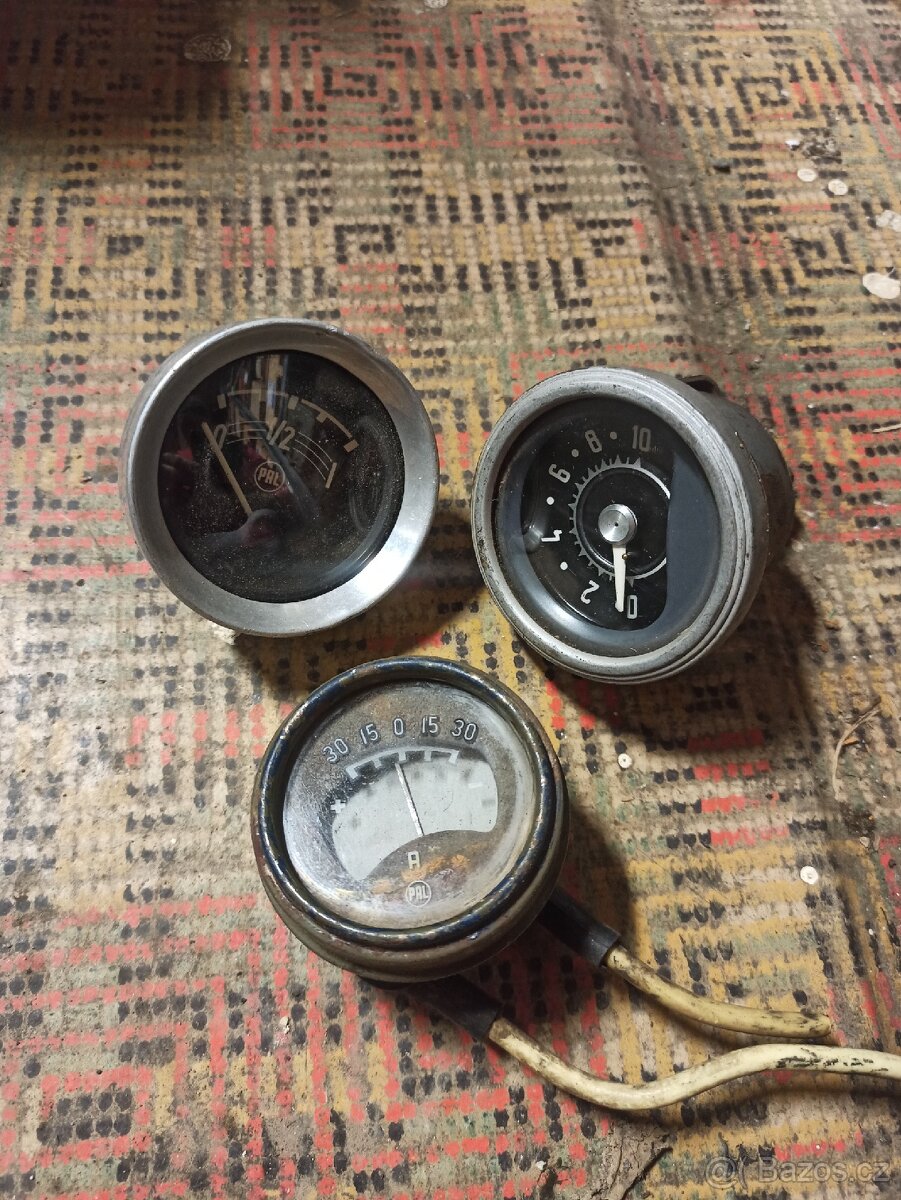 Automobilové budíky