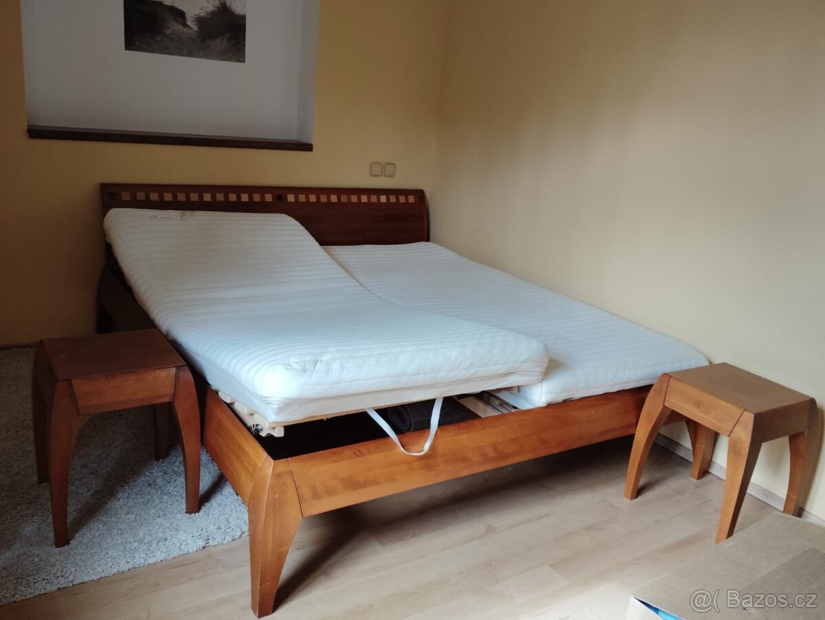 Dubová manželská postel
