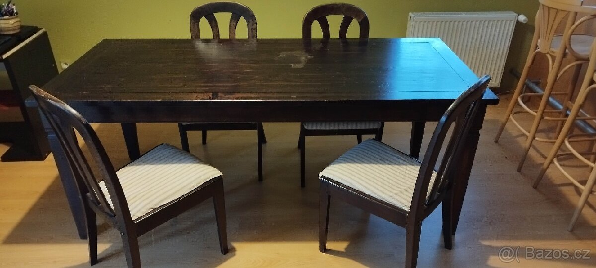 Jídelní stůl velký s židlemi