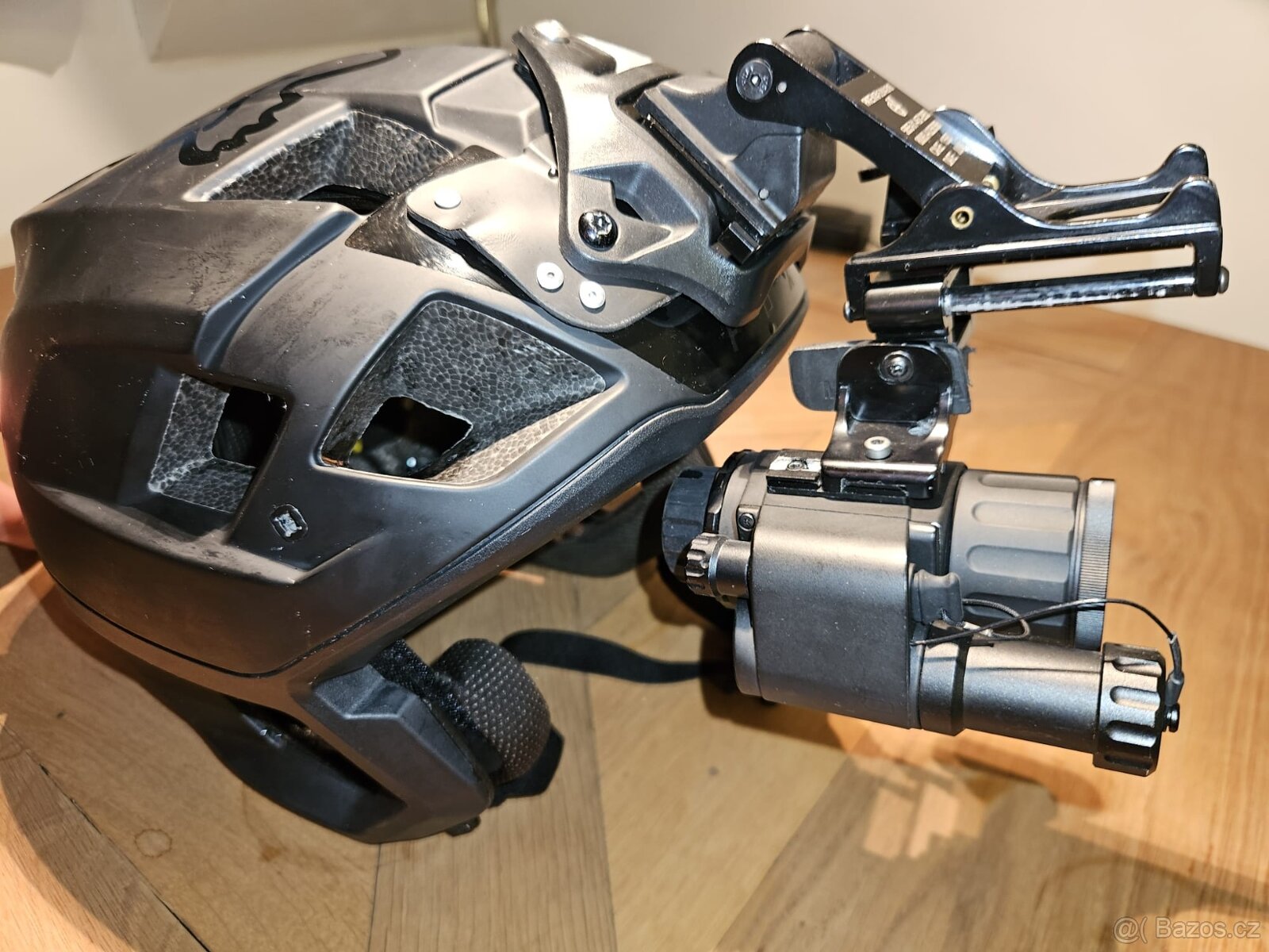 Termovize InfiRAy Mini MH25 s montáží na helmu