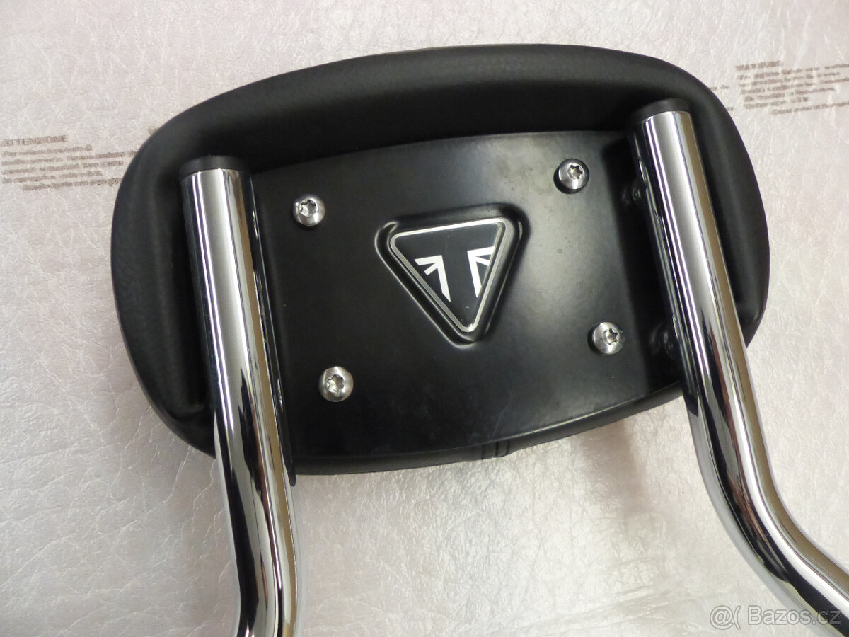 Triumph, zadní opěrka