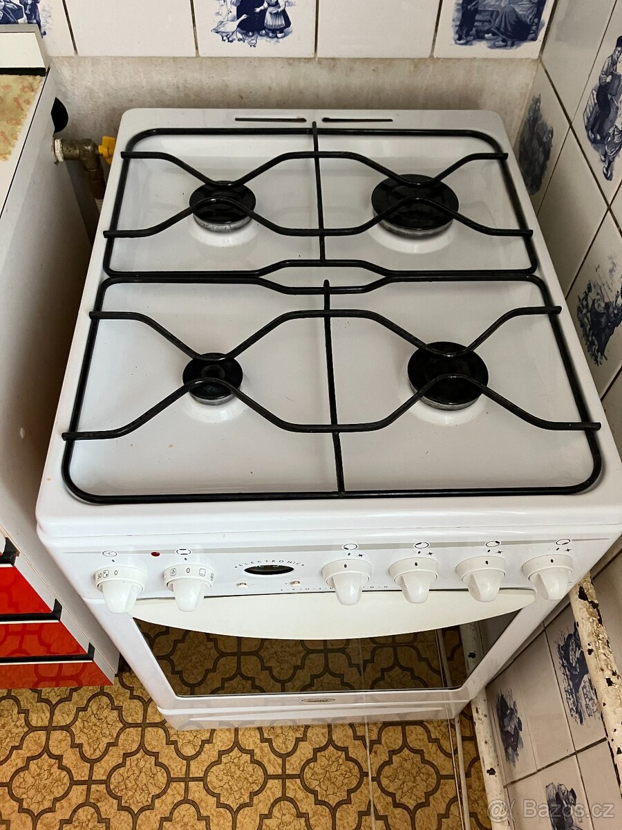 Kombinovaný sporák MORA model A2479