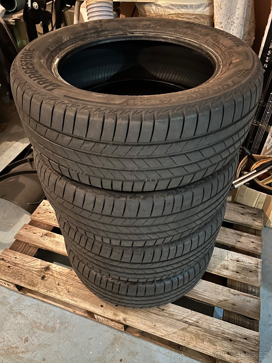 Brigestone Turanza 235/55 R17 103H T005 půl roku staré