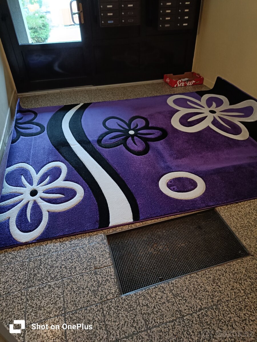 Kusový koberec 2,4x3,4m(VĚTŠÍ)