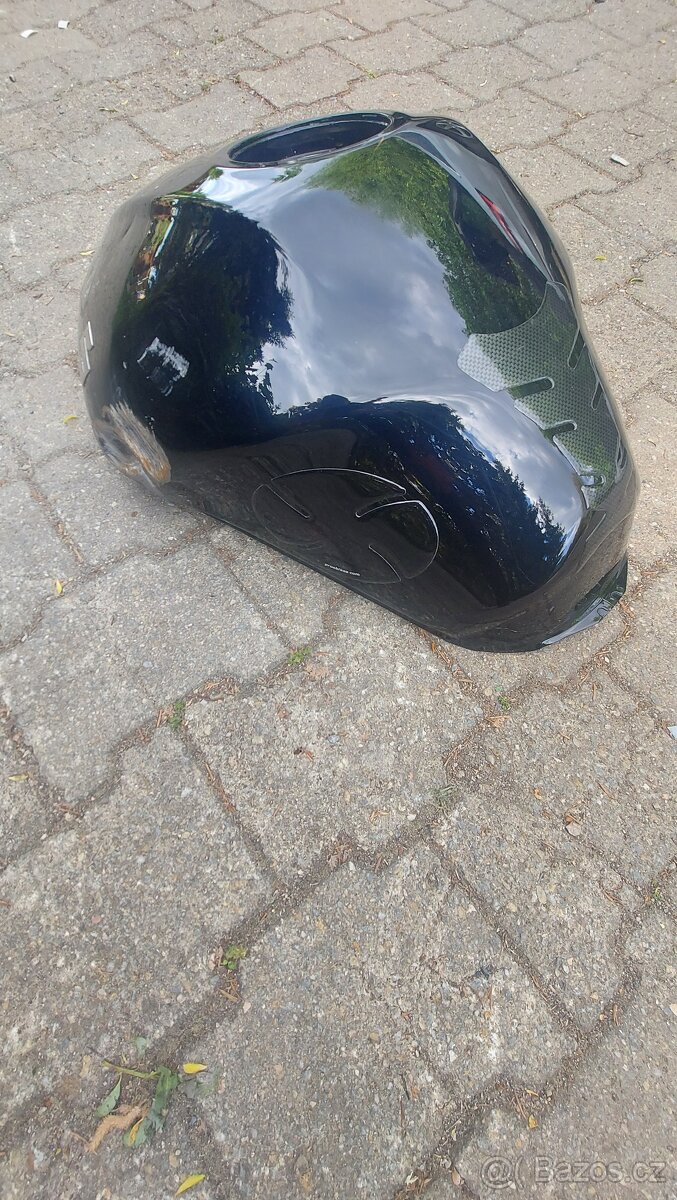 Nádrž na Suzuki GSF 650 bandit