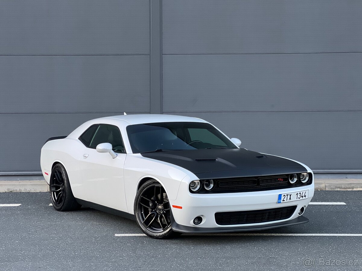 DODGE CHALLENGER RT SCATPACK 6,4l V8. MANUÁL 362kw