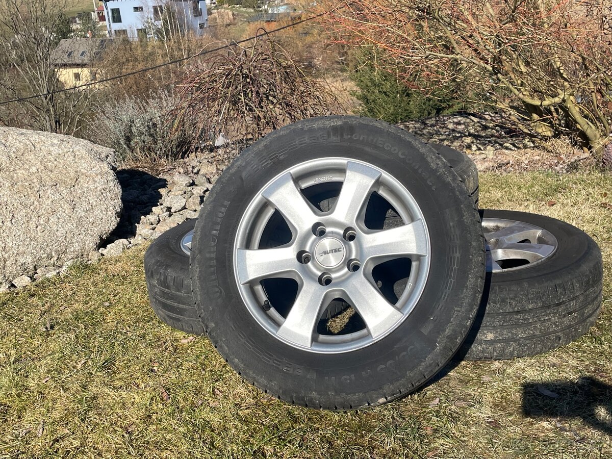 Prodám - Obutou sadu Alu kol 5x112mm,ET38,R15, AUTEC
