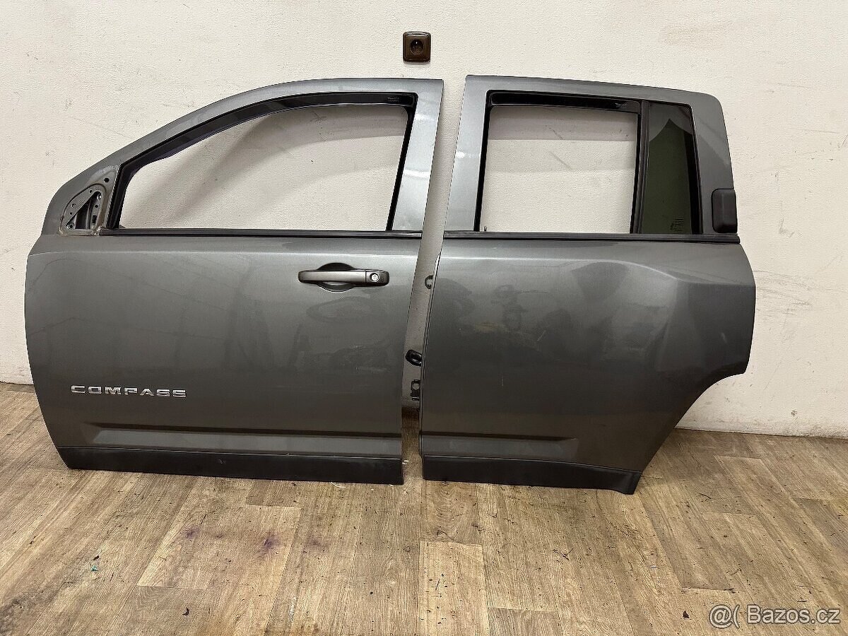 Jeep Compass boční dveře