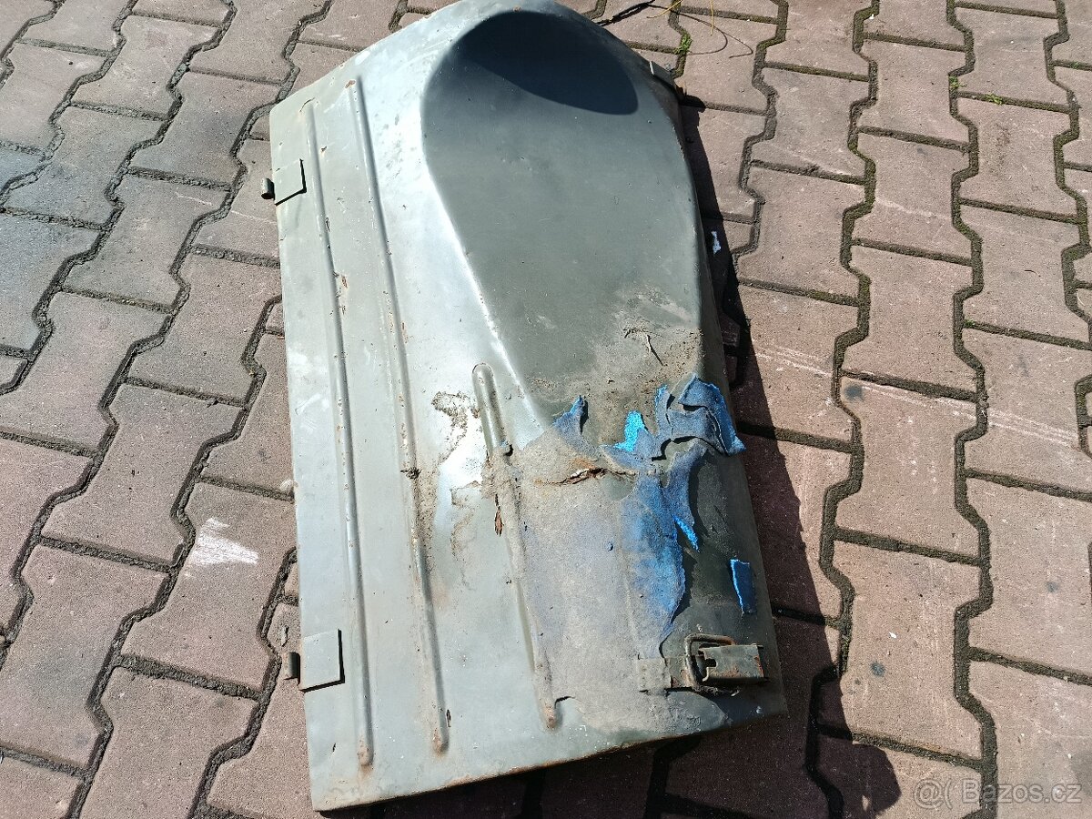 Praga V3S kryt motoru