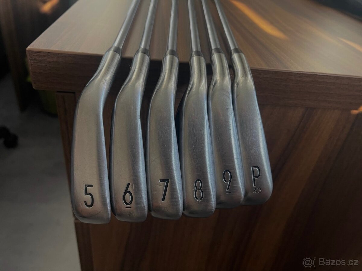 Titleist T300 5i-PW (LH)