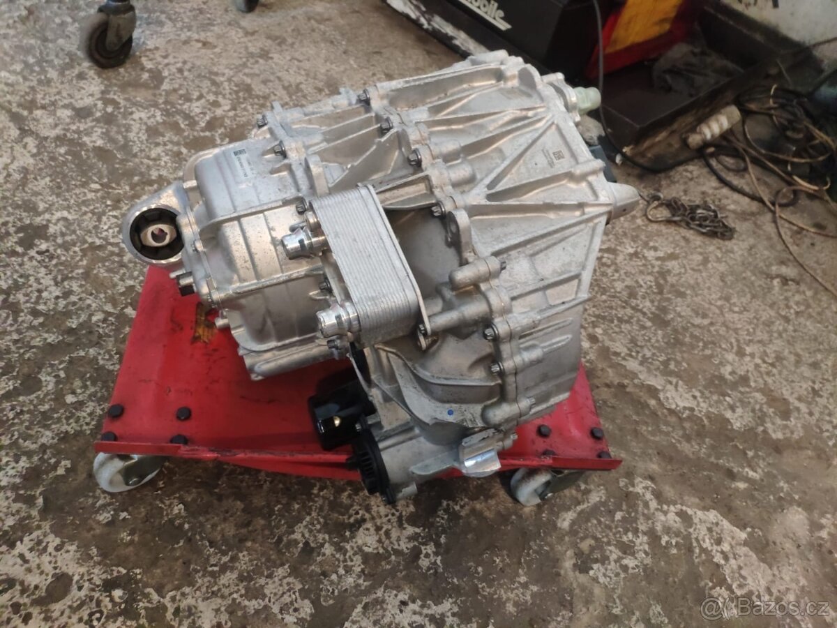 Přední motor Tesla model Y 23-24