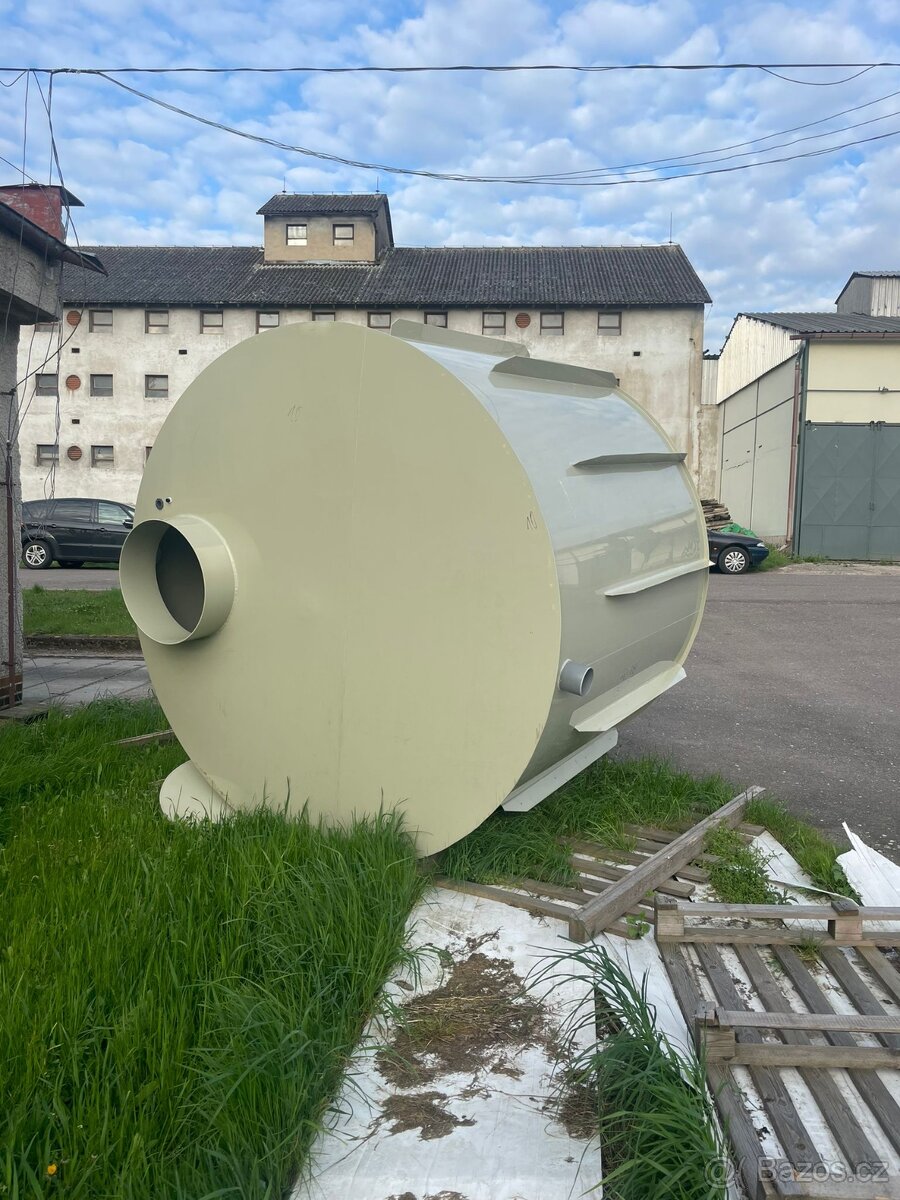 Odpadní jímka k obetonování 12 m3