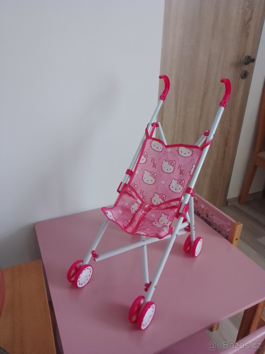 Kočárek pro panenky Hello Kitty