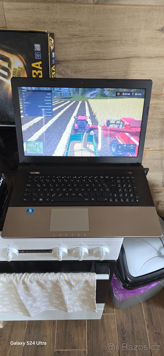 Obrovský krasny notebook Asus
