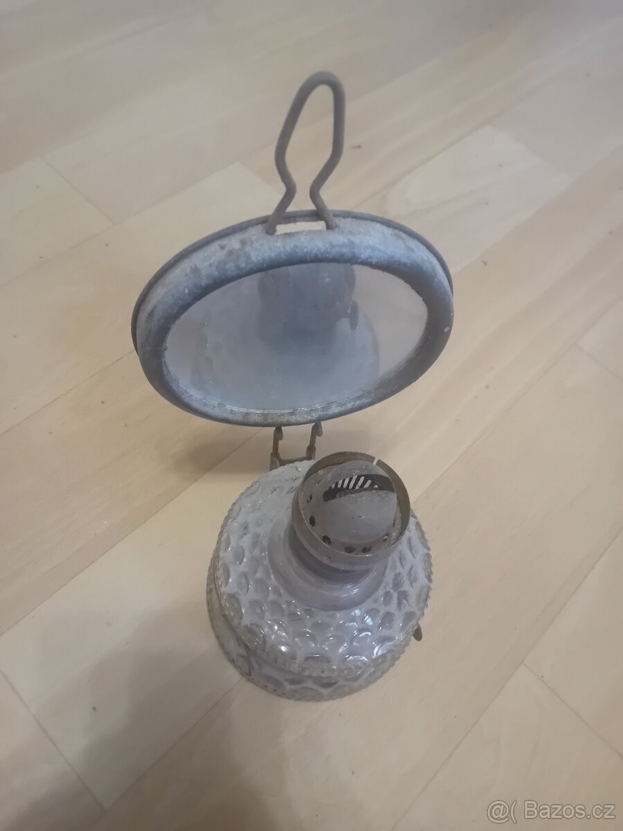 Starožitná petrolejová lampa