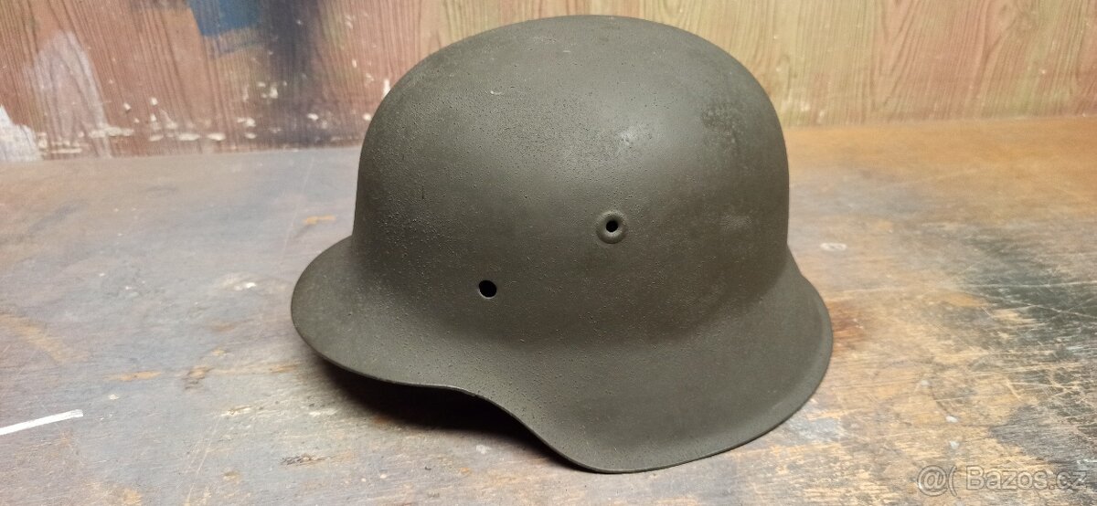 Německá helma M42.