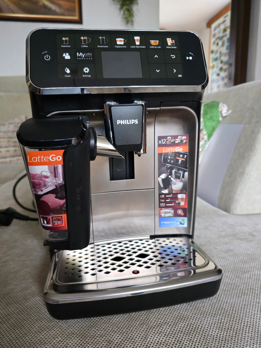 Automatický kávovar PHILIPS Series 5400 LatteGo EP5447/90