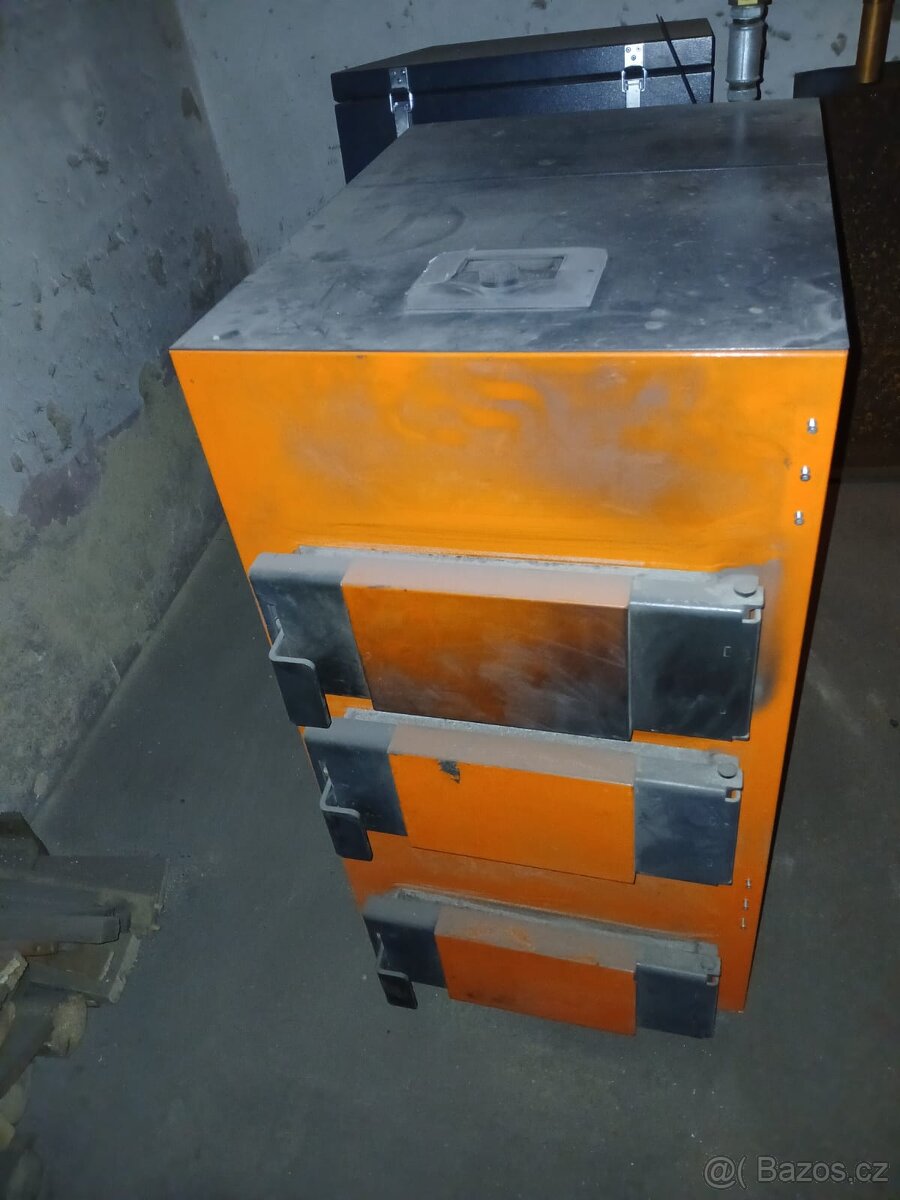 Prodám kotel na náhradní díly. Plně funkční