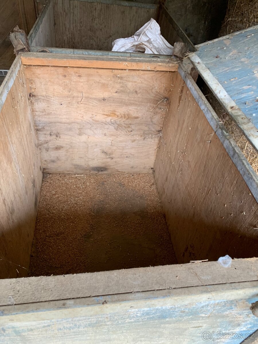 Bedna na dřevo, obilí, bouda pro psa
