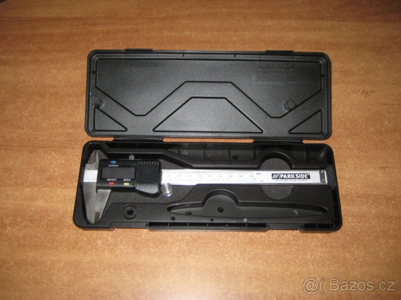 Posuvné měřítko, digitální šuplera s LCD displejem.