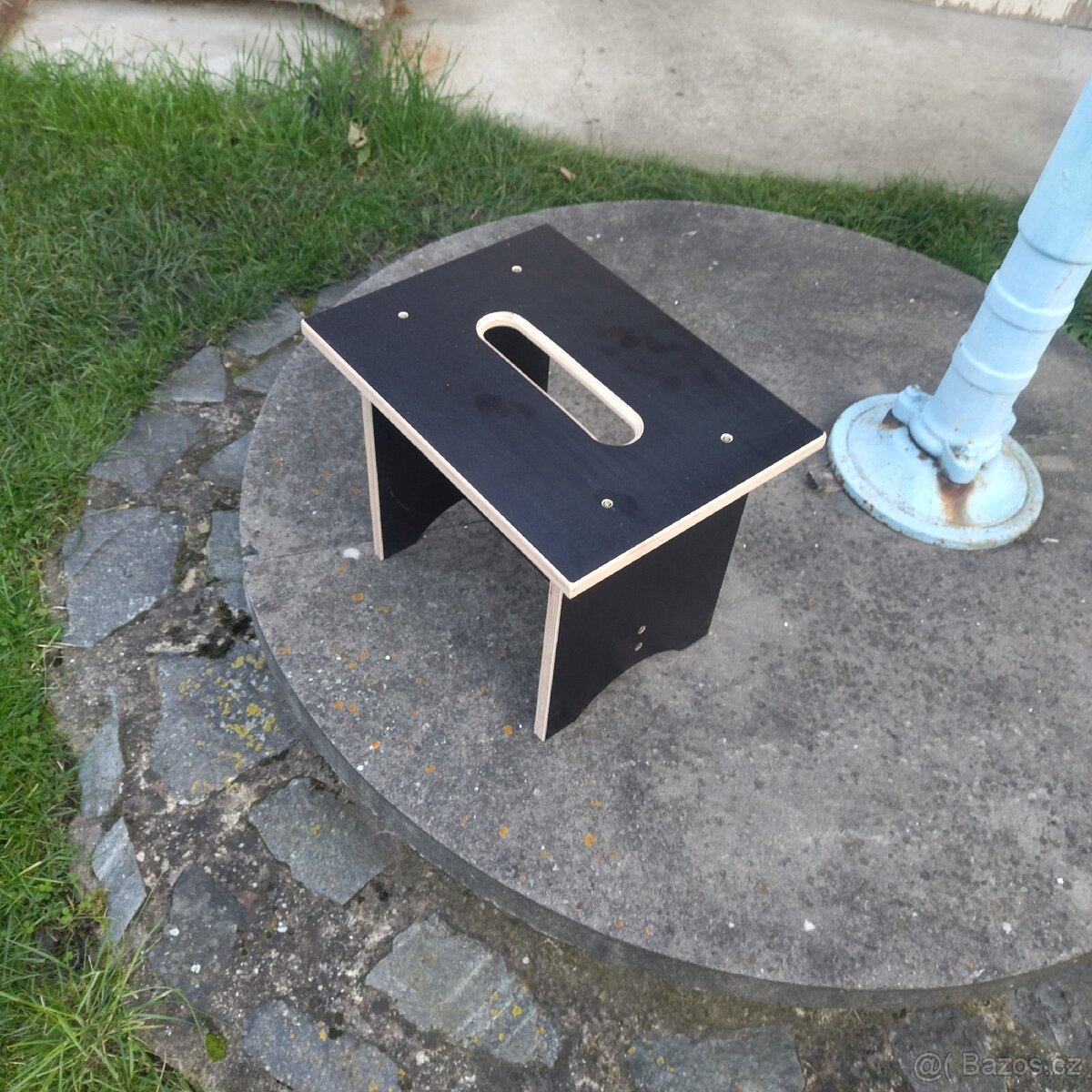 Stolička z překližky