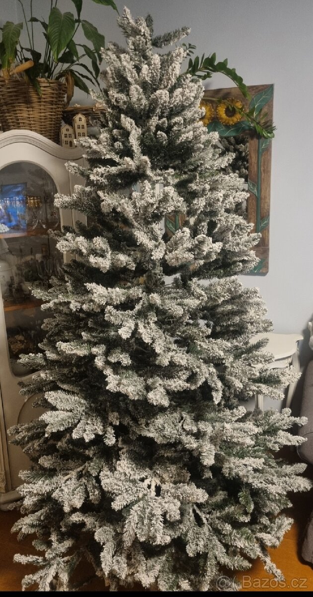 Vánoční stromek zasněžený 210cm