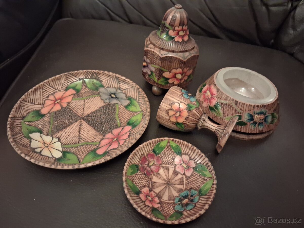 Chalupařské dřevěné starožitné dekorace