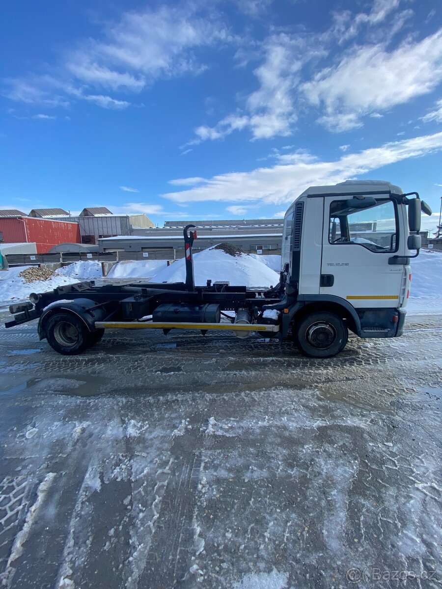 MAN TGL 12.210 HÁKOVÝ NOSIČ KONTEJNERŮ