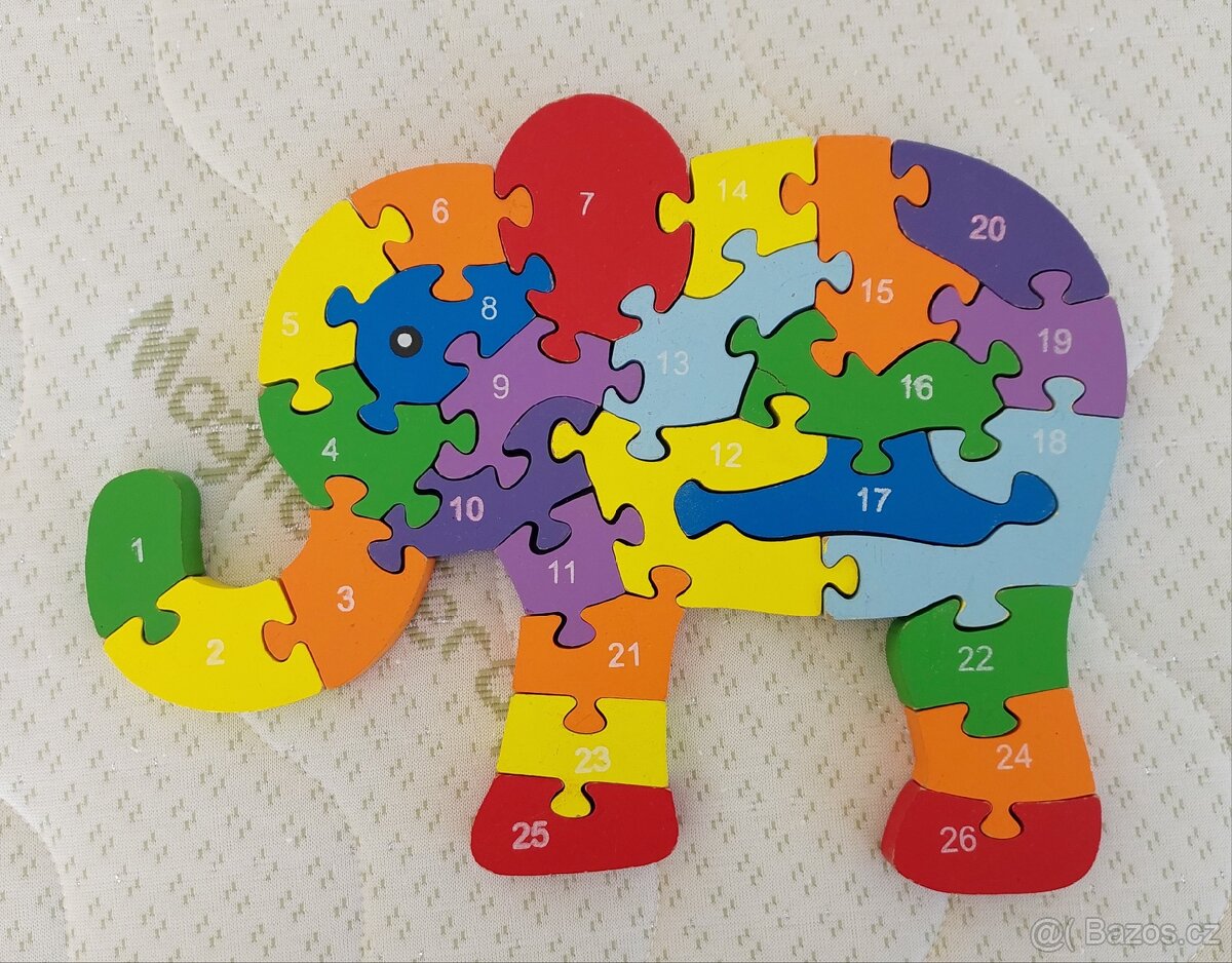 Drevene kostky a puzzle.