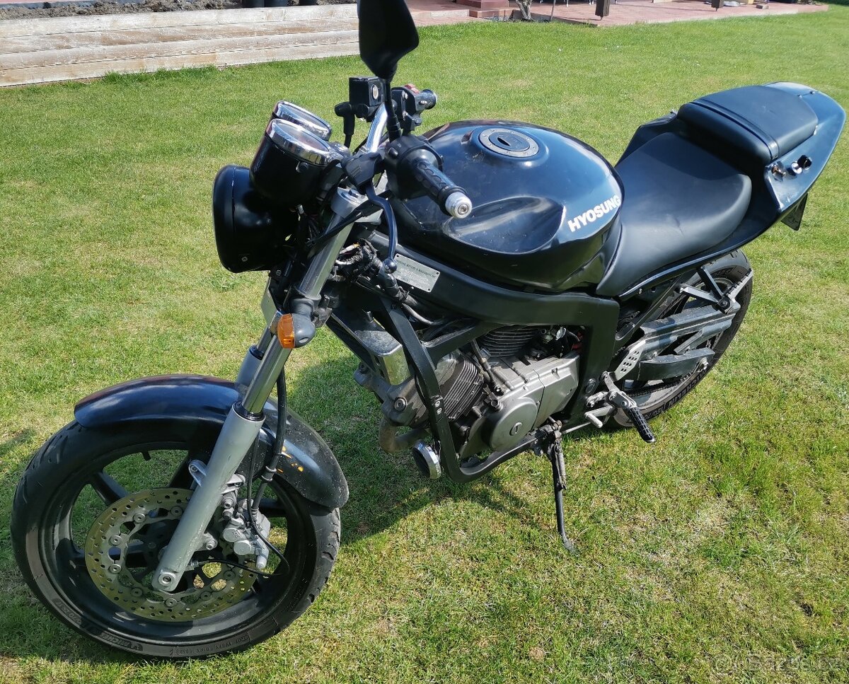 Hyosung 125 GT