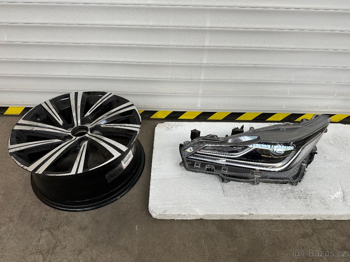 Levé přední světlo+disk Toyota Corolla E21
