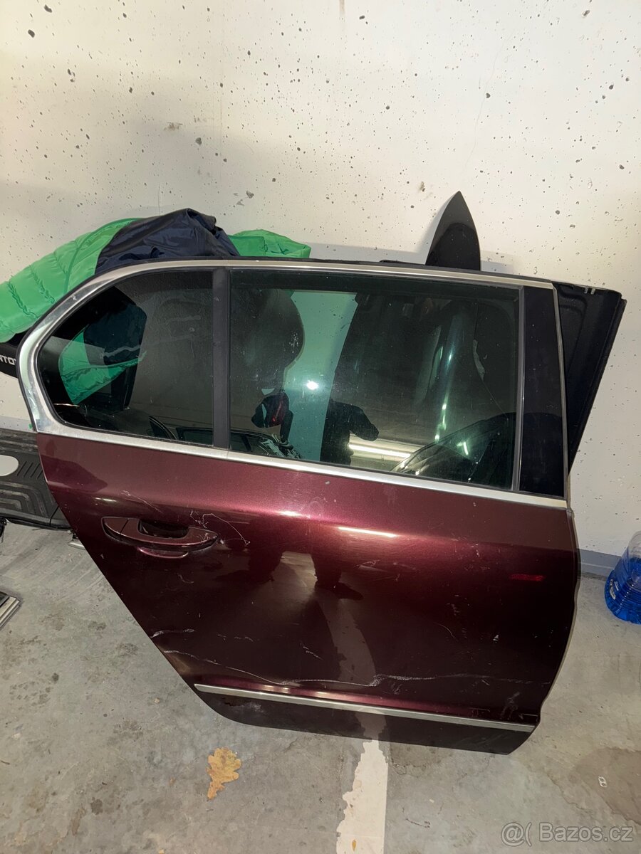 Škoda Superb 2 pravé zadní dveře