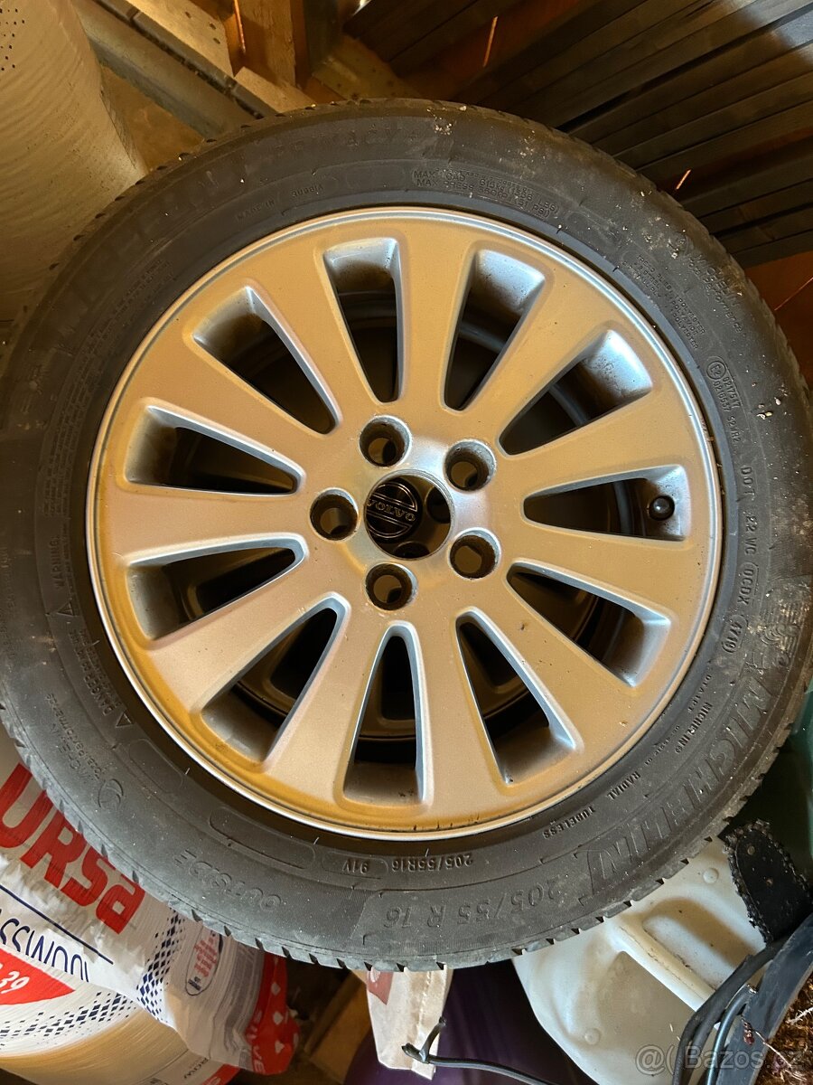 Prodám kola na Volvo v50 205 55 16 letní