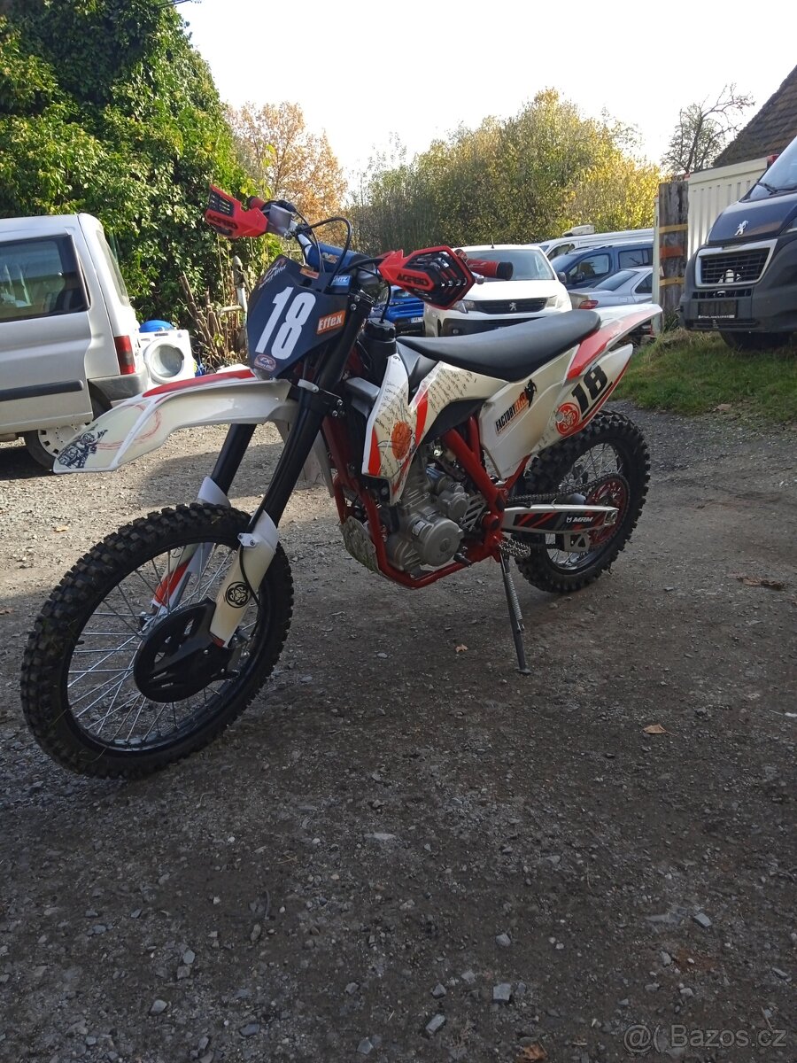 Terénní moto 300ccm(Zánovní moto)