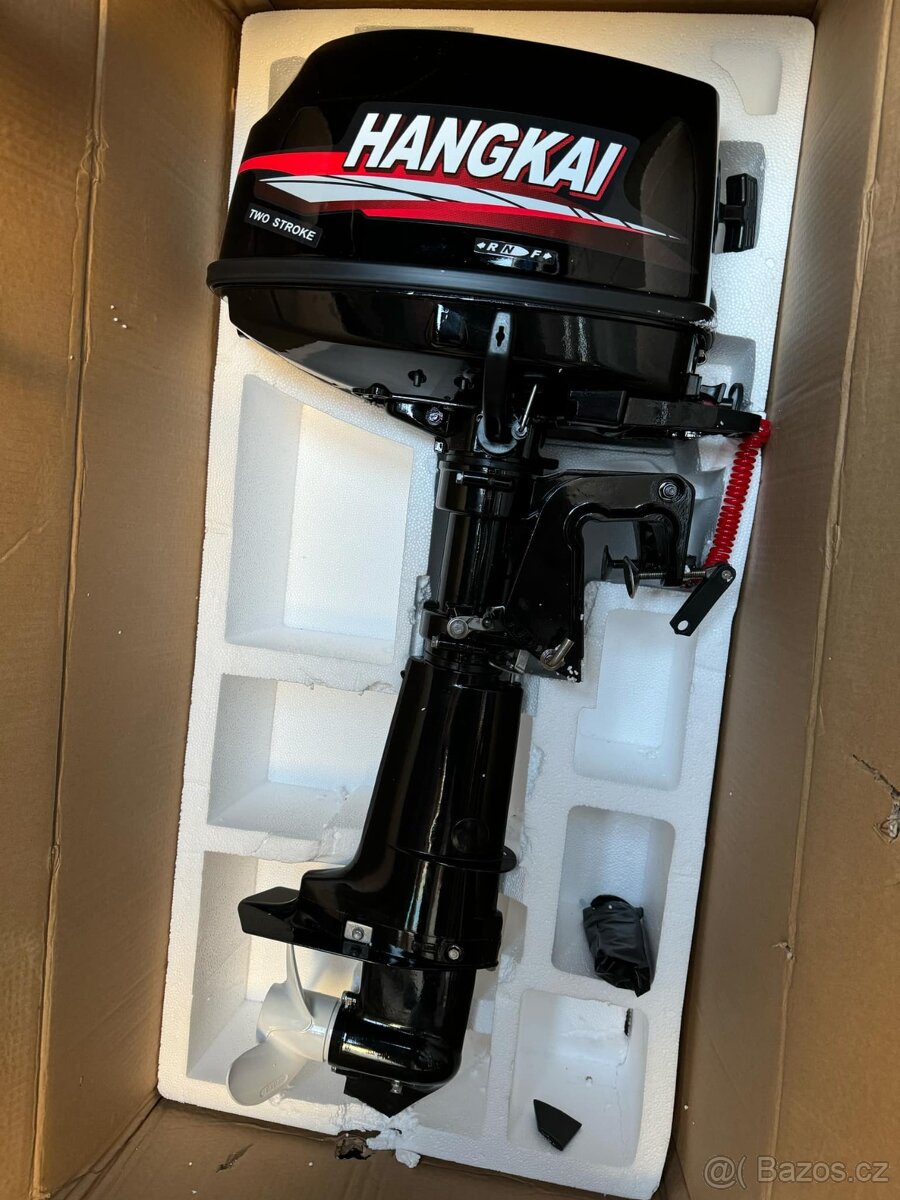 Lodní motor
