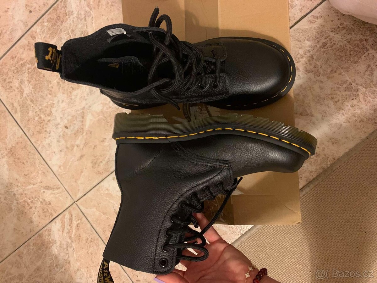 DR.MARTENS