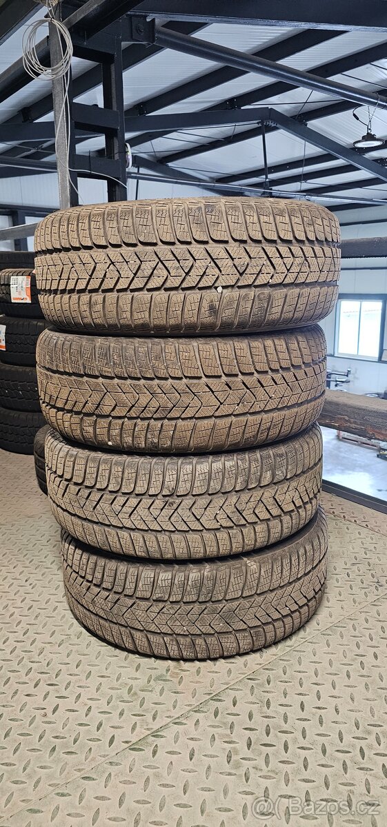 225/45 R18 95H