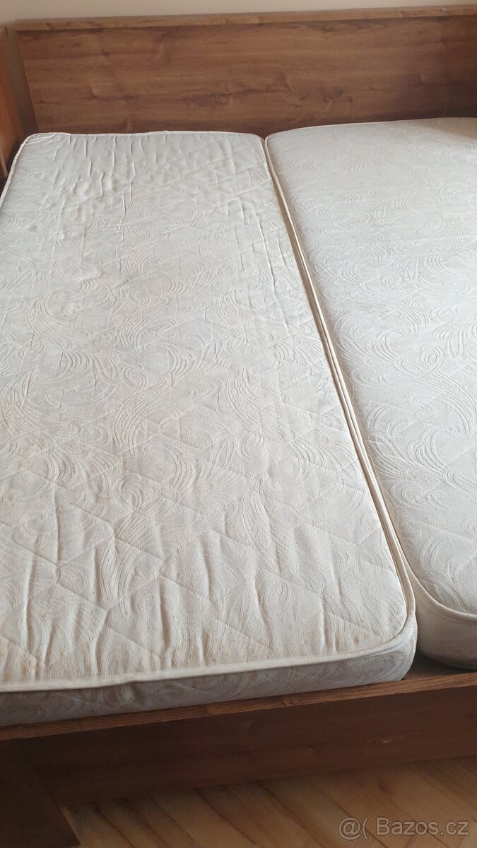 Masivní manželská postel s čelem MDF 160x204
