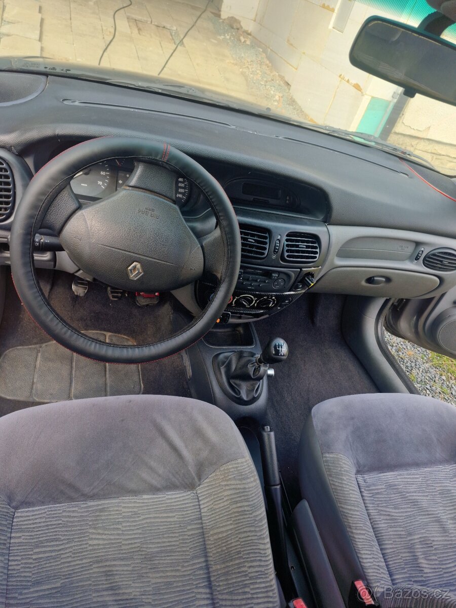Renaul megane 1.4 16v 20001 najeto 245 tisíc kilometru